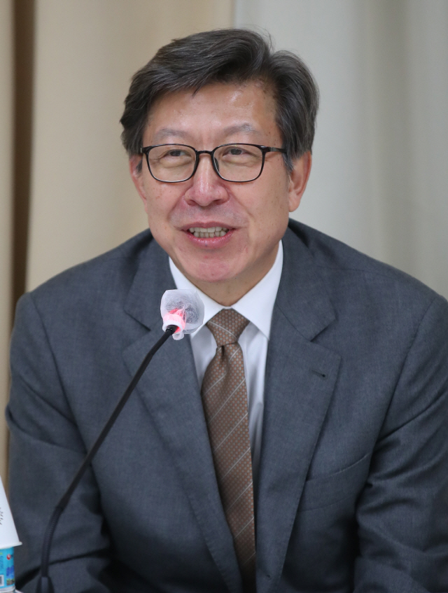 박형준 ''무도한 文에 정권 넘겨준 것' 사과해야'