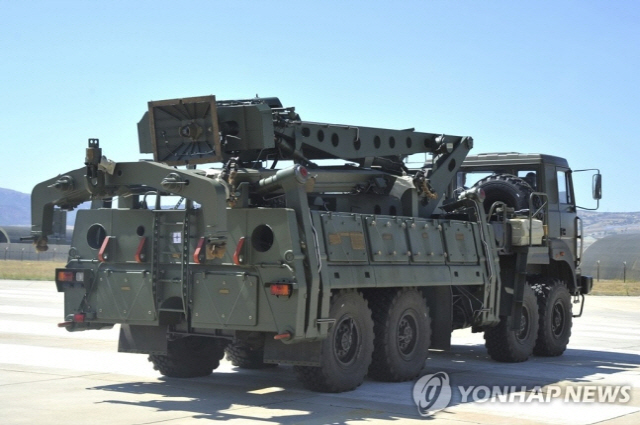 터키에 도착한 러시아제 S-400 미사일 방어시스템 부품./AP연합뉴스