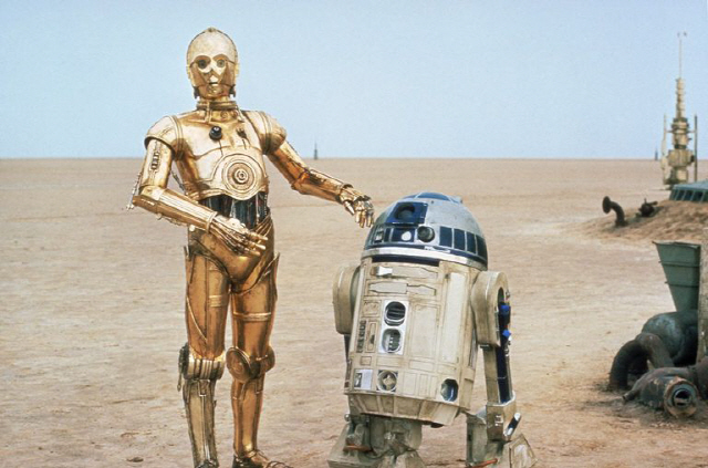 영화 스타워즈에 등장하는 로봇 R2-D2(오른쪽)와 C3-Pro.
