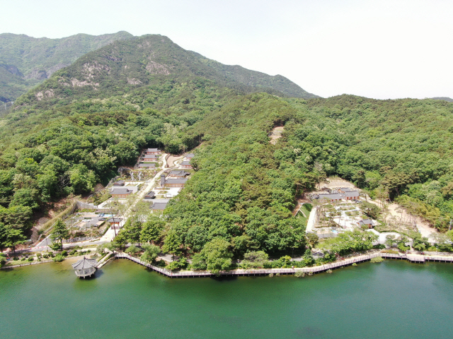 구미시 금오산 입구 금오저수지 옆에 건립한 구미성리학역사관