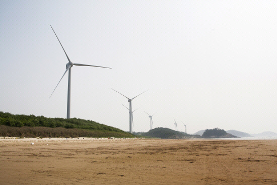 전남 신안 자은도 외기해변 풍력발전단지 전경 /사진제공=신안군