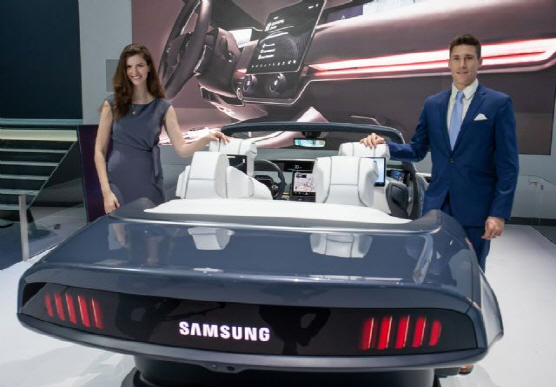 삼성전자 모델이 지난 1월 미국 라스베이거스에서 열린 ‘CES 2020’에서 5G 기반의 차량용 ‘디지털 콕핏’을 선보이고 있다. /사진 제공=삼성전자