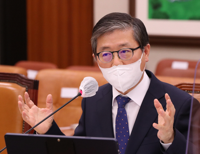 변창흠 국토교통부 장관 후보자가 23일 국회 국토교통위원회에서 열린 인사청문회에서 답변하고 있다./ 연합뉴스