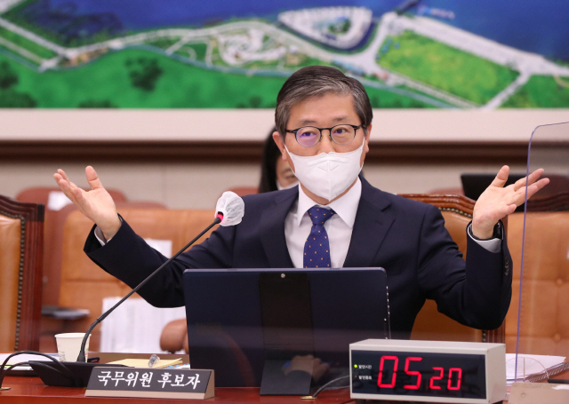 변창흠 국토교통부 장관 후보자가 23일 국회 국토교통위원회에서 열린 인사청문회에서 답변하고 있다./ 연합뉴스