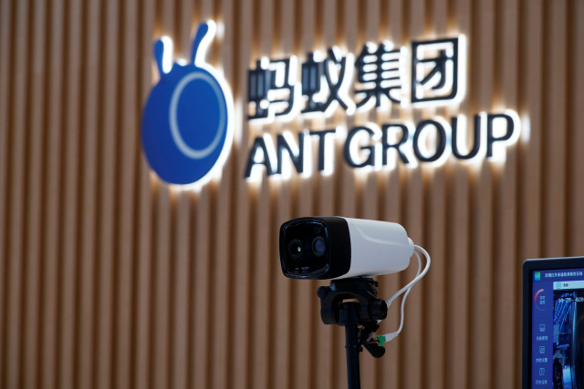 중국 항저우 앤트그룹 본사에 지난 10월 열화상 카메라가 설치돼 있다. /로이터연합뉴스