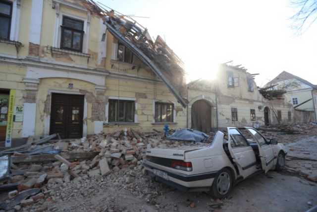 크로아티아 중부 페트리냐에서 29일(현지시간) 규모 6.4의 지진이 발생했다./로이터=연합뉴스