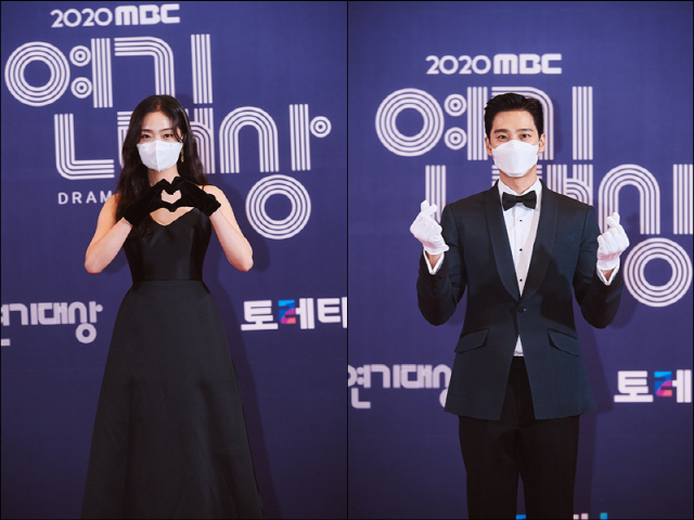 30일 진행된 ‘2020 MBC 연기대상’ 시상식에서 신인상을 수상한 김혜준, 안보현 /사진=MBC