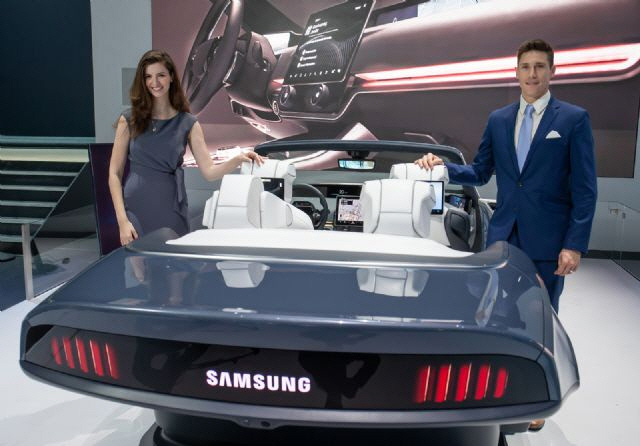 삼성전자 모델이 지난 1월 미국 라스베이거스에서 열린 ‘CES 2020’에서 5G 기반의 차량용 ‘디지털 콕핏’을 선보이고 있다. /사진제공=삼성전자
