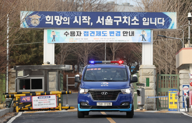 31일 오후 코로나19 확진 판정을 받은 수용자 중 1명이 사망한 경기도 의왕시 서울구치소 모습./연합뉴스