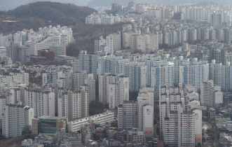 서울 여의도 63빌딩에서 바라본 서울 시내 아파트 모습. /연합뉴스