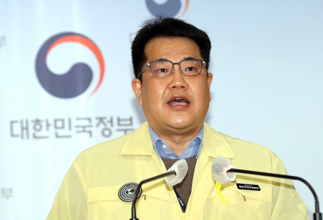 손 반장이 지난 3일 정부서울청사에서 코로나19 중대본 결과 브리핑을 하고 있다./연합뉴스