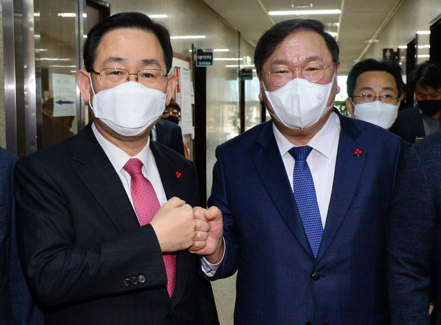 여야, 8일 '백신' 현안질의 합의…野 '늑장 수급' 공세 예고