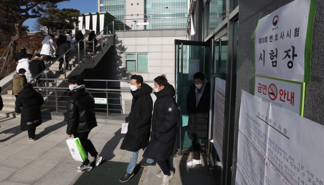 코로나 확진자도 응시한 변호사 시험 실시