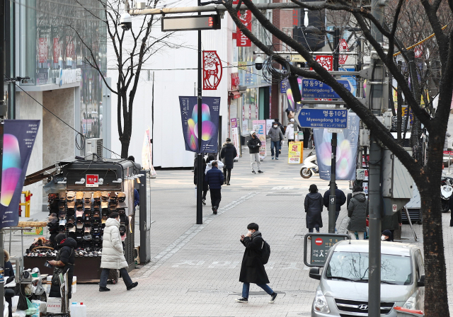 지난 3일 오후 서울 명동 거리./연합뉴스