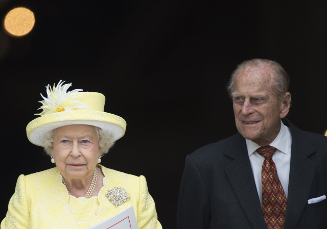 British queen couple in their 90s vaccinated…  Pope also vaccinated next week as early as