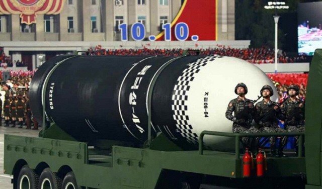 북한, 한파 속 심야 열병 …“군사적 행동 의지 보여 주겠다”