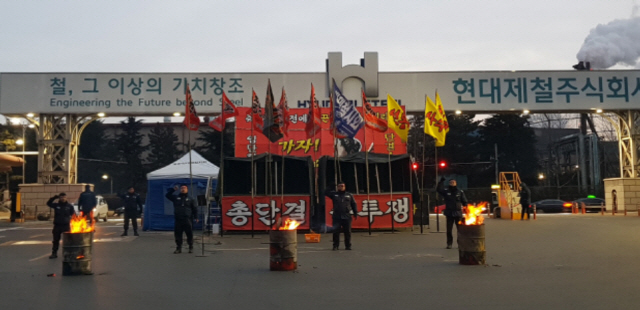 지난 11일 현대제철 포항 공장 앞에서 노조가 출퇴근 선전전을 벌이고 있다. /사진 제공=현대제철 노조