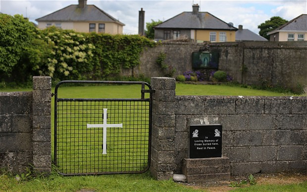 미혼모 죄악시 문화에…아일랜드 가톨릭시설 학대로 아이 9,000명 목숨 잃어