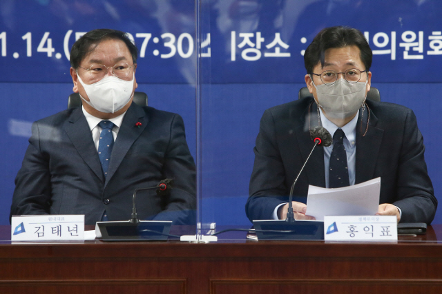 홍익표 더불어민주당 정책위의장이 14일 국회 의원회관에서 열린 군사시설 보호구역 해제 및 완화 당정협의에서 발언하고 있다. /연합뉴스