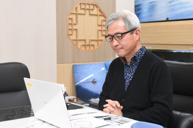 곽상욱 경기도시장군수협의회장이 13일 신축년 임원진 신년인사 및 주요사업 추진계획 보고 회의를  진행하고 있다. /사진제공=오산시