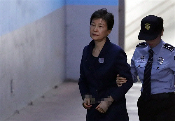 '이명박·박근혜 정치재판 희생양' 주장한 홍준표 '사면 아닌 '석방' 요구해야'