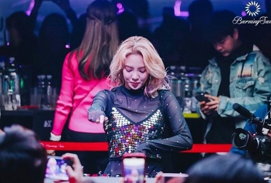 / 사진=소녀시대 효연이 2018년 11월 클럽 버닝썬에서 DJ 공연을 하던 모습. 김상교 씨와 효연 모두 자신의 인스타그램에 이 사진을 게재했다.