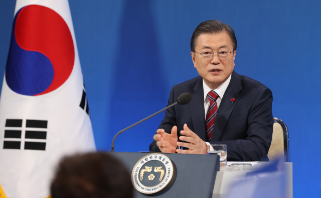 文 대통령 '한미연합훈련, 비핵화 평화라는 틀 속에서 논의될 문제'