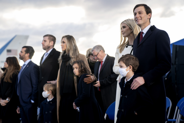 도널드 트럼프 미국 전 대통령과 그의 가족들/연합뉴스=EPA