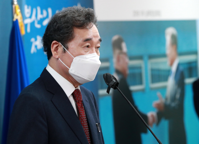 민주당, 부산  보궐 앞두고 가덕도 '올인'…김종인에 집중포화
