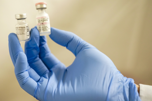 화이자 코로나 백신 맞은 이스라엘 의료진 중 38%, 가벼운 부작용