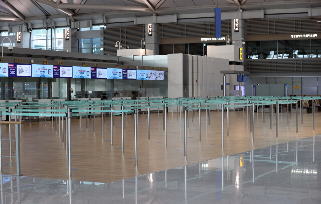 신종 코로나바이러스 감염증(코로나19) 확산세가 계속되던 지난해 12월 인천국제공항 제1터미널이 출국장이 한산하다. /연합뉴스