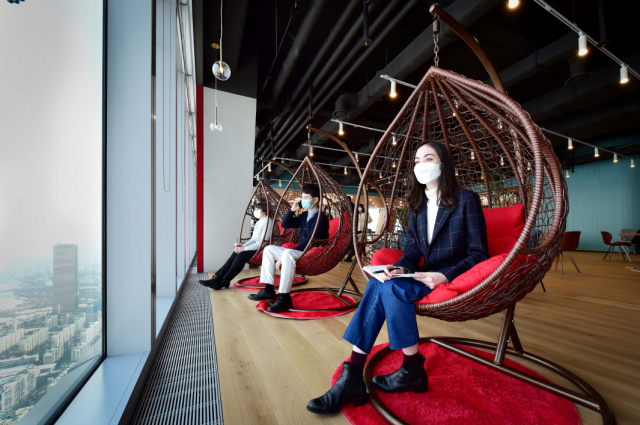 LG Energy Solutions creates a’communication lounge’ on the 63rd floor of the headquarters