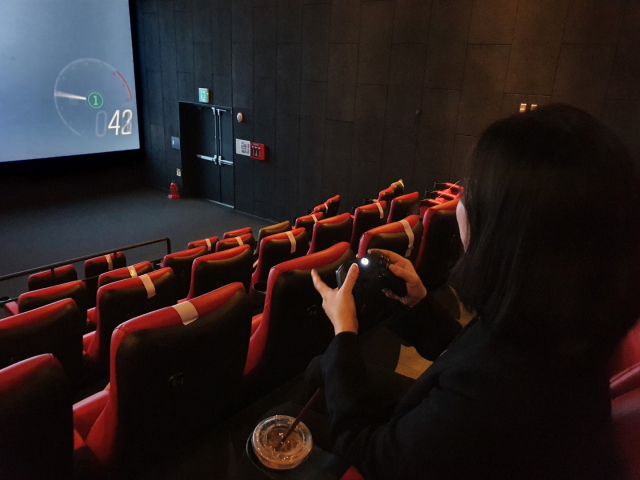 [잇써보니] 화면에 압도되고, 소리에 감동한다...영화관에서 게임 즐기는 '아지트엑스'