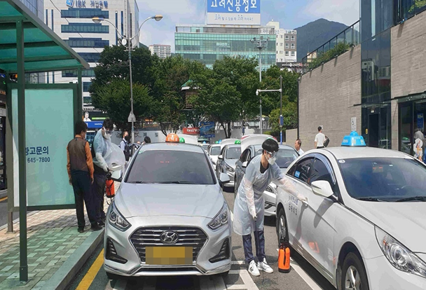 부산역 인근에서 정차 중인 택시./사진제공=부산시