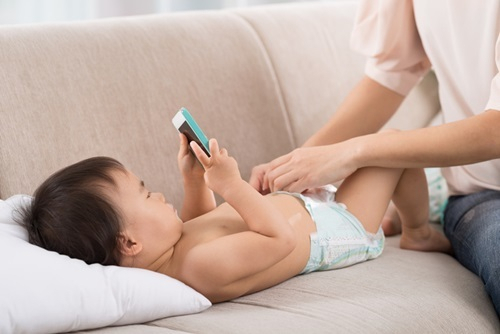'스마트폰 오래 사용한 유아, 집중력 쉽게 떨어져'