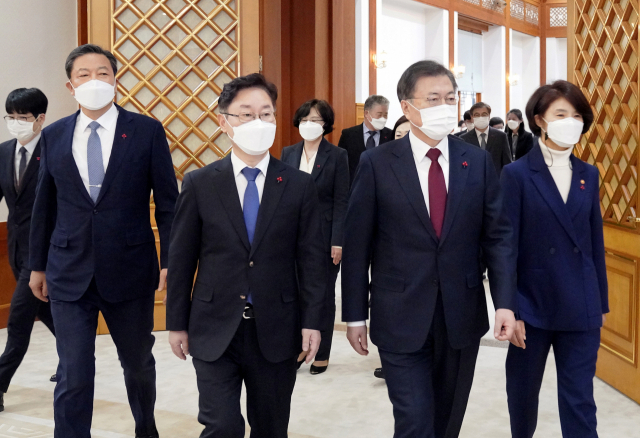 文대통령, 박범계 법무부 장관 향해 '권력기관 개혁 끝난 게 아니다'