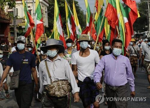 유엔·17개국 우려에…쿠데타 시사했던 미얀마군 “헌법 준수” 유턴