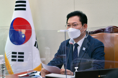 지난달 6일 국회에서 열린 이란의 한국케미호 나포관련 외교통일위원회 긴급간담회에서 송영길 위원장이 발언하고 있다./연합뉴스