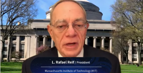 라파엘 라이프 미국 MIT 총장이 3일 KAIST 서밋에서 오랜 기초연구 투자와 시장성 있는 기술로의 빠른 전환을 강조하고 있다. /유튜브 캡처