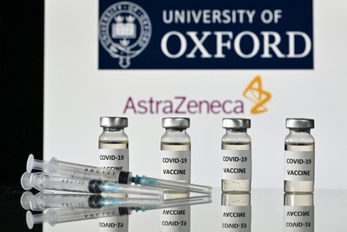 아스트라제네카와 코로나19 백신을 공동 개발한 영국 옥스퍼드대가 다른 회사의 백신을 한 사람이 1·2 차로 나눠 혼합 접종해도 면역 효능이 생기는지에 대한 연구에 착수했다. /연합뉴스