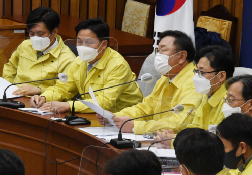 김태년 더불어민주당 원내대표가 4일 국회에서 열린 정책조정회의에서 발언하고 있다./권욱기자