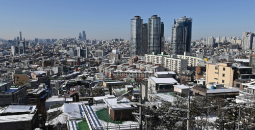 역세권 일대에 저층 주거지가 밀집한 서울 용산구 후암동 일대 전경. 정부는 공공 주도 개발로 83만 가구를 공급한다는 계획이다. /오승현 기자