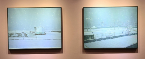 서울시청 8층 복도갤러리에 걸린 노충현의 '한강의 눈'(왼쪽)과 '테니스장의 눈' /이호재기자