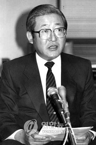 윤석순 한국해양소년단연맹 총재가 1986년 12월3일 오후 한국의 남극조약 가입에 대해 기자회견을 하고 있다./연합뉴스