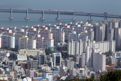 규제지역 '해제-재지정' 부산 수영, 서울 집값 앞지르나