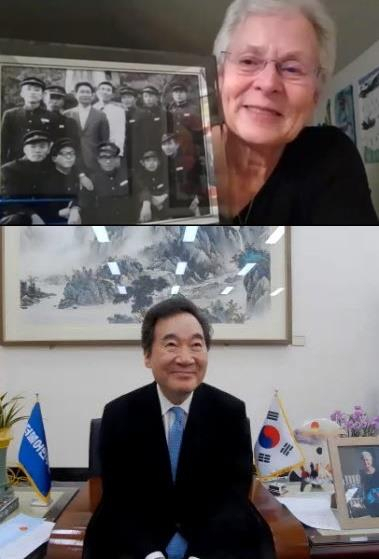 9일 이낙연 더불어민주당 대표가 고교 시절 인사인 허쉬 선생님과 화상으로 만나고 있다./사진제공=더불어민주당 국제국