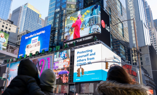 미국 뉴욕 타임스스퀘어의 전광판에서 LG전자가 전 세계 소비자들의 참여로 만든 영화 ‘라이프 인 어 데이(Life in a day)’가 상영되고 있다./사진 제공=LG전자