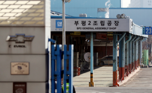 지난 8일 반도체 부족으로 공장을 절반만 가동하기로 한 한국GM 부평공장의 적막한 풍경. /연합뉴스