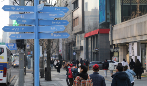 [속보]수도권 영업제한, 모레부터 밤 9시→10시… 5인이상 집합 금지 유지