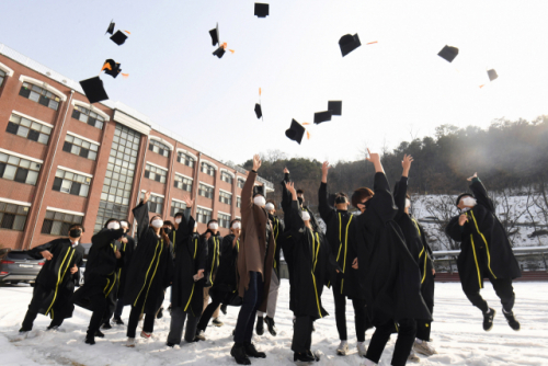 2025년부터 전면 도입되는 고교학점제에 따르면 졸업 학점을 모두 이수하지 못할 경우 3년 만에 졸업하지 못하는 사례가 생길 수 있다. /연합뉴스